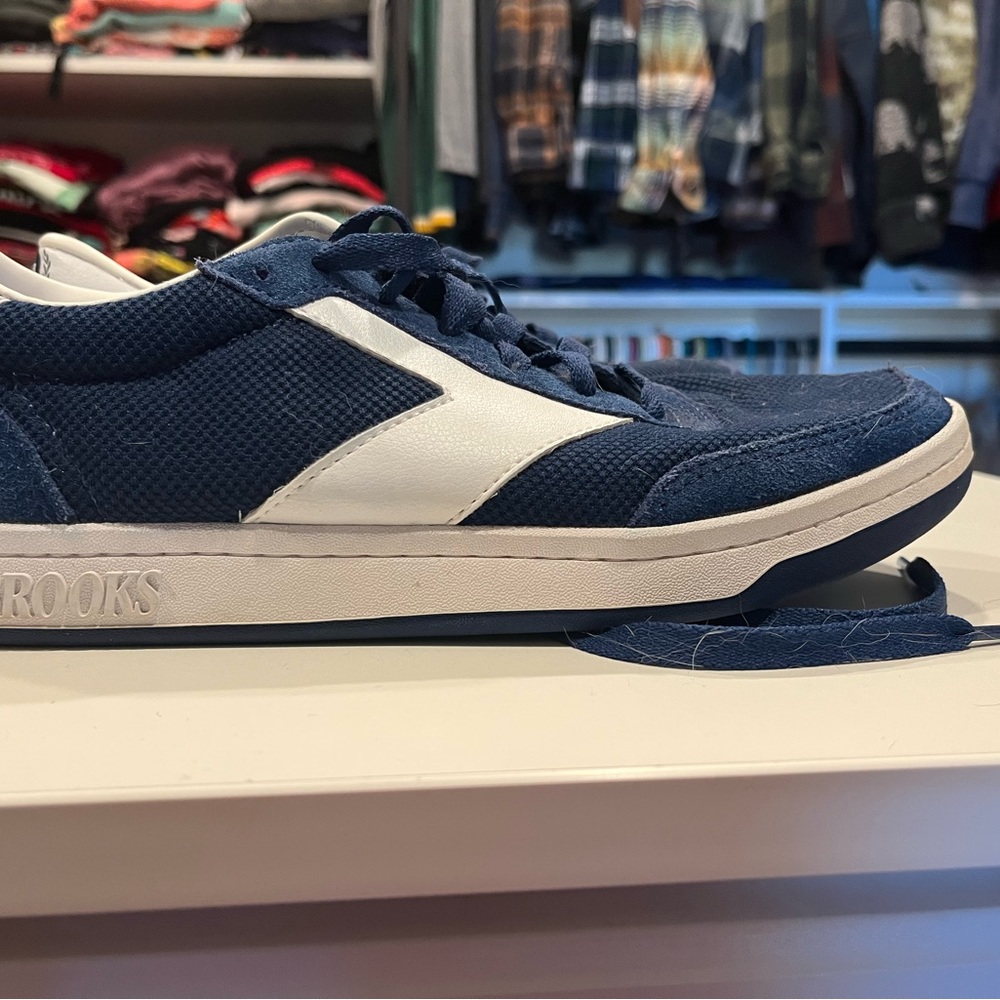 Men’s Brooks retro shoes size 8